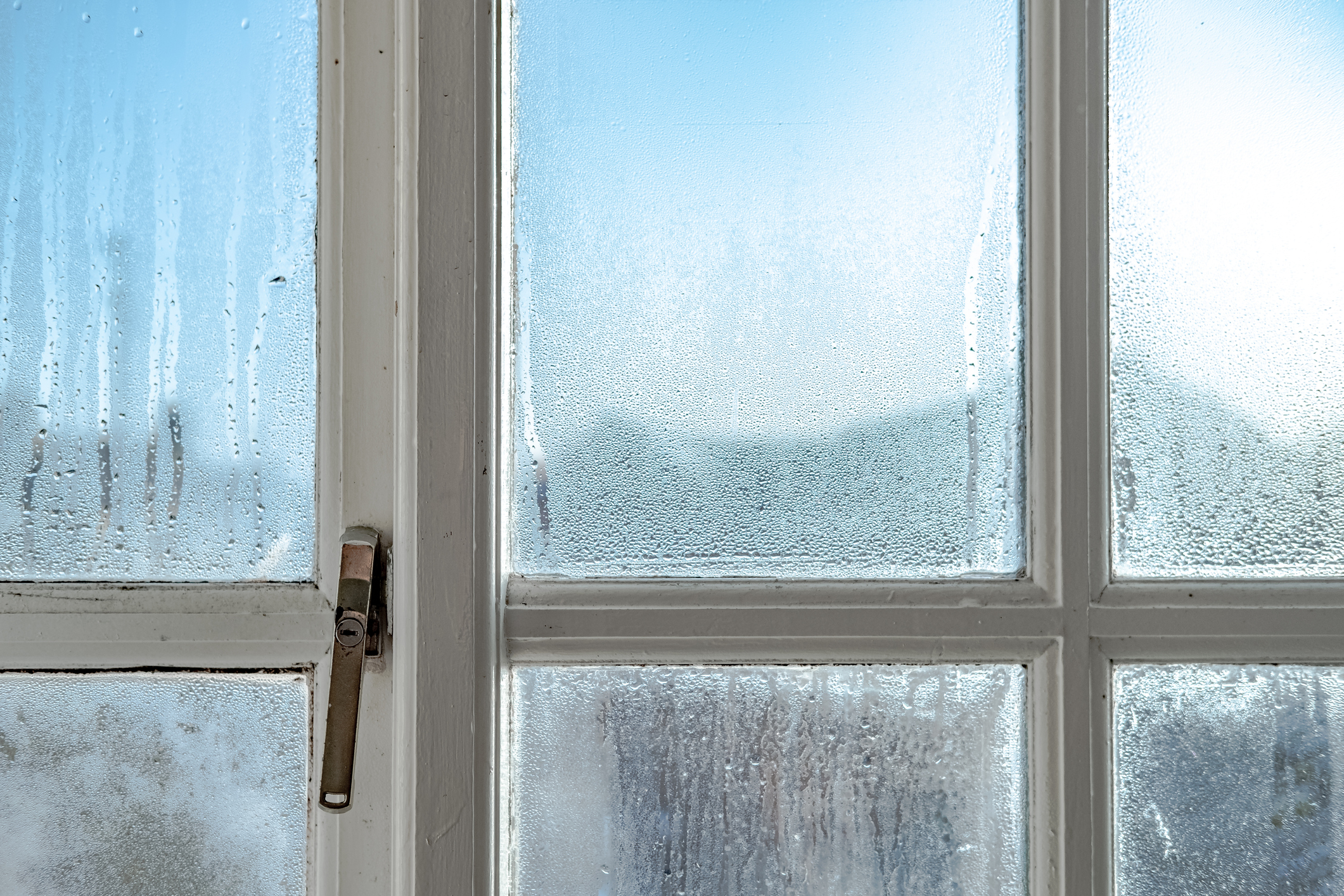 French-window-has-condensation